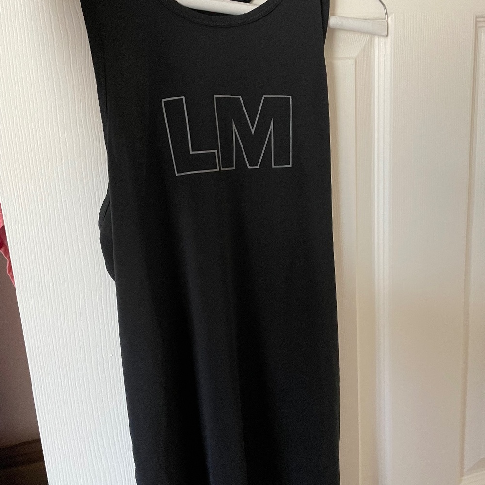 Women les mills top